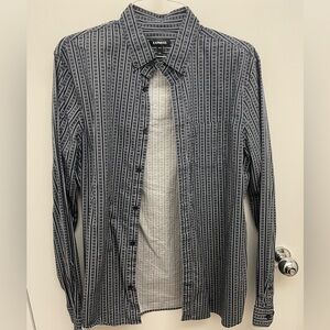 Patterned men’s button up dress shirt